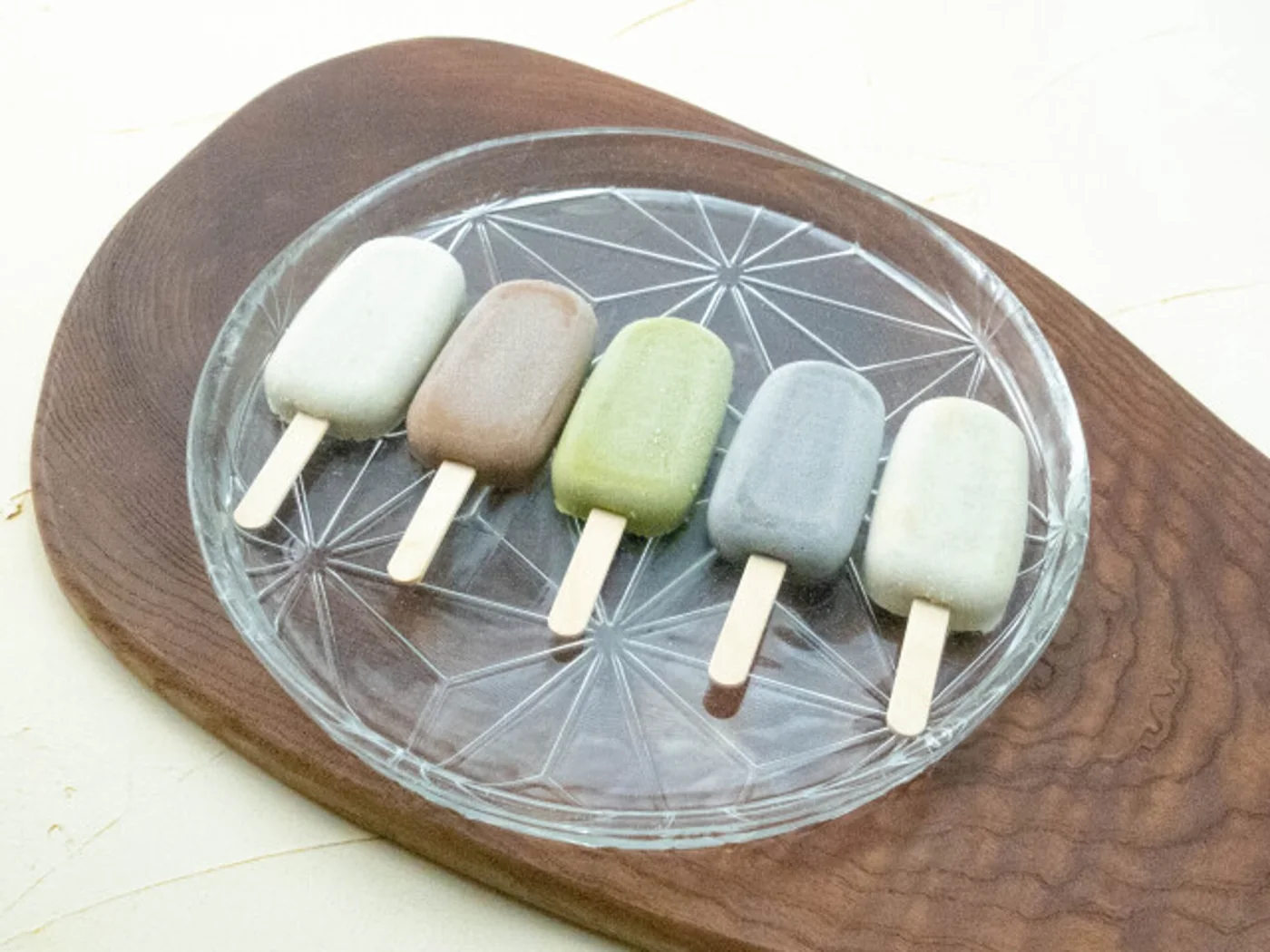 色の異なる甘酒ヘンプミルクの葛アイス